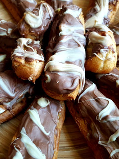 Una foto de Petisus de crema con dos chocolates