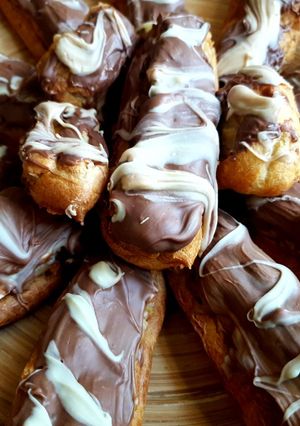 Una foto de Petisus de crema con dos chocolates