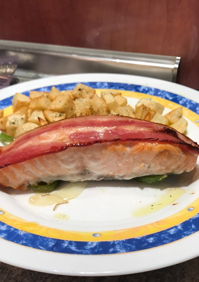 Una foto de Salmón con bacon