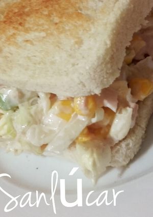 Una foto de Sándwiches vegetales con aguacate piña y cola de langosta. Pasión por el aguacate!!!
