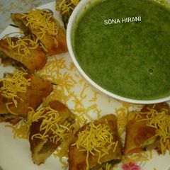 A picture of Veg methiya rolls.