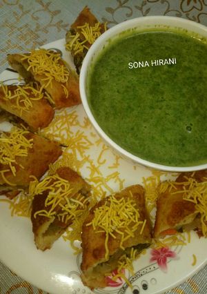 A picture of Veg methiya rolls.