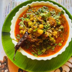 A picture of Green tur and peas curry.