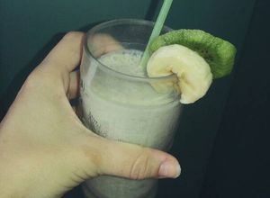 Una foto de Smoothie de kiwi y plátano