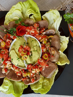 Una foto de Lengua vacuna, c/ vinagreta y salsa verde