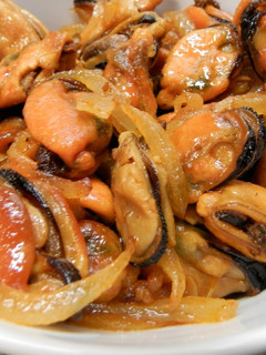 Una foto de Mejillones encebollados