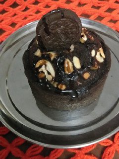 ઓરીયો હાઇડ એન્ડ સીક કેક(Oreo Hide and seek cake) રેસીપી મુખ્ય ફોટો