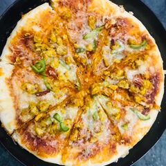 A picture of Tikka Masala Pizza.