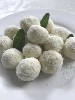 صورة لوصفة كرات جوز الهند(رافييلو)