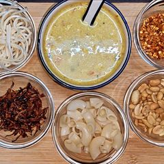 A picture of Veg Burmese Khao Suey.