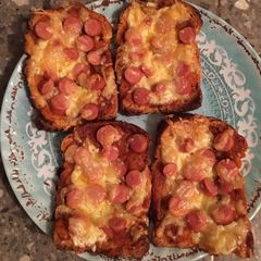 A picture of Bread Pizza #4weekschallenge.