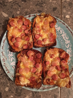 A picture of Bread Pizza #4weekschallenge.