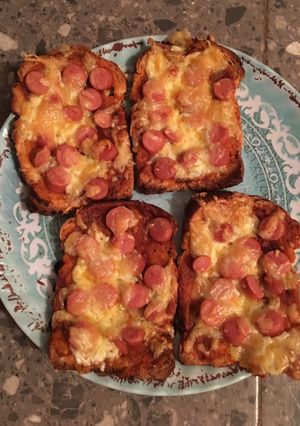 A picture of Bread Pizza #4weekschallenge.
