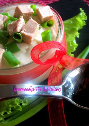 Une photo de Verrine de velouté de haricot coco blancs au Foie gras