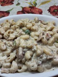 হোয়াইট সস চিকেন পাস্তা(white sauce chicken pasta recipe in Bengali) রেসিপির প্রধান ছবি