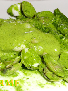 Una foto de Rape con almejas en salsa verde