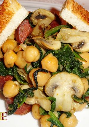 Una foto de Salteado de acelgas con garbanzos y chorizo