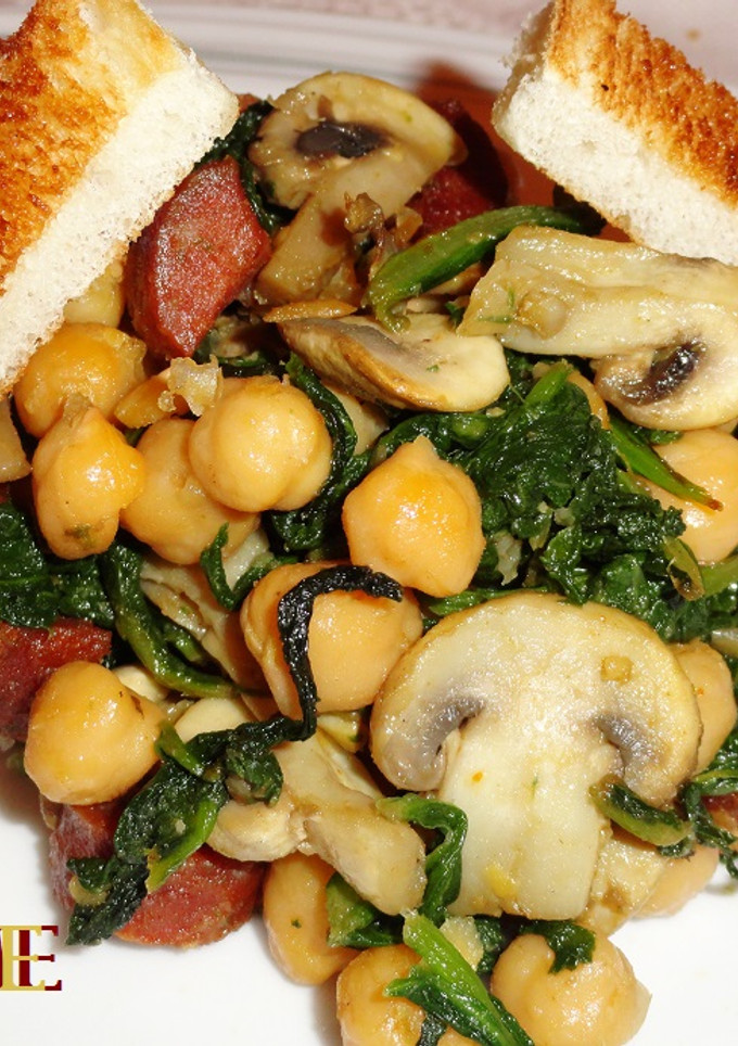 Una foto de Salteado de acelgas con garbanzos y chorizo