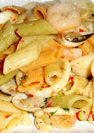 Una foto de Penne rigate coi frutti di mare