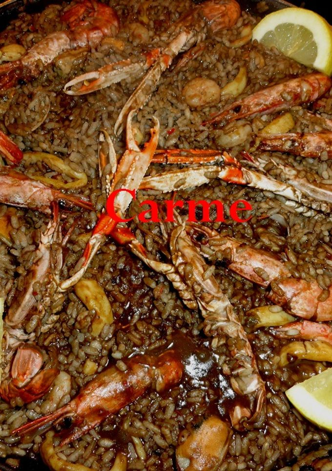 Una foto de Arroz negro con marisco
