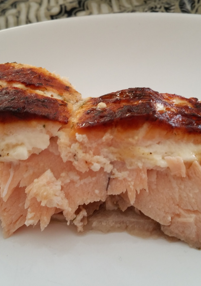 Una foto de Salmón al horno con costra