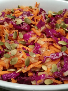 A picture of Ensalada de col lombarda.