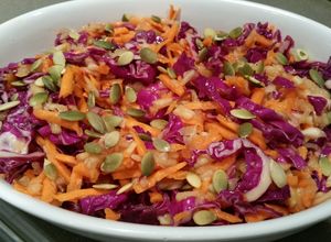 Una foto de Ensalada de col lombarda