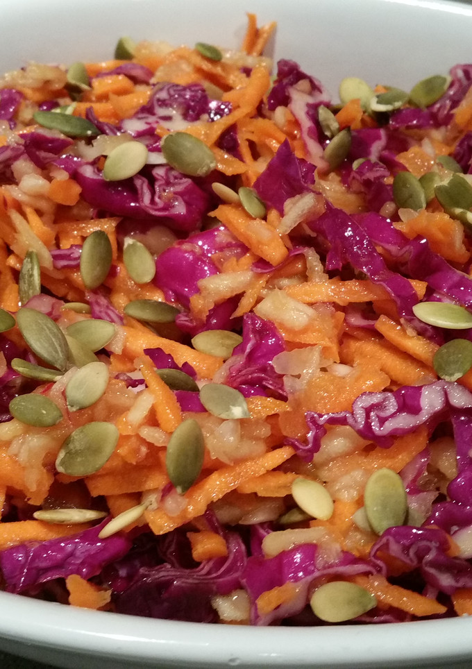 Una foto de Ensalada de col lombarda