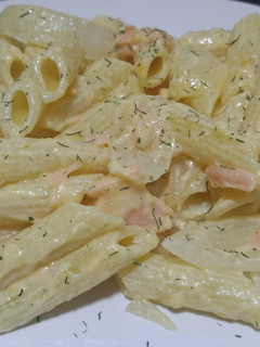 Una foto de Macarrones cremosos al salmón sin gluten y sin nata