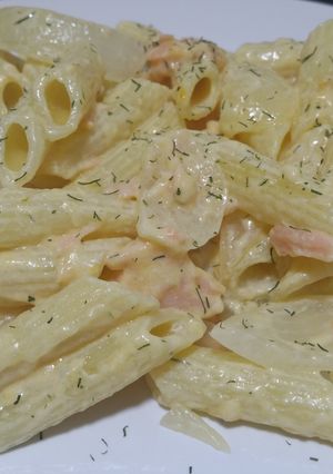 Una foto de Macarrones cremosos al salmón sin gluten y sin nata