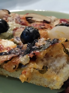 Una foto de Pizza vegetariana con base integral