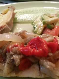 Foto principal de Pechuga de pollo con escalivada y pesto