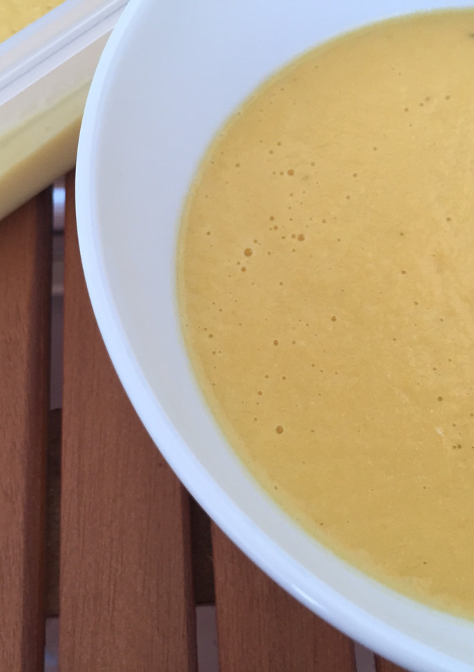Una foto de Crema de calabacín y zanahoria con quesos