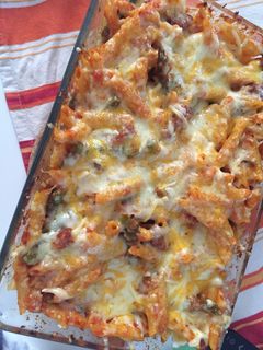 Una foto de Macarrones con espárragos y chorizo