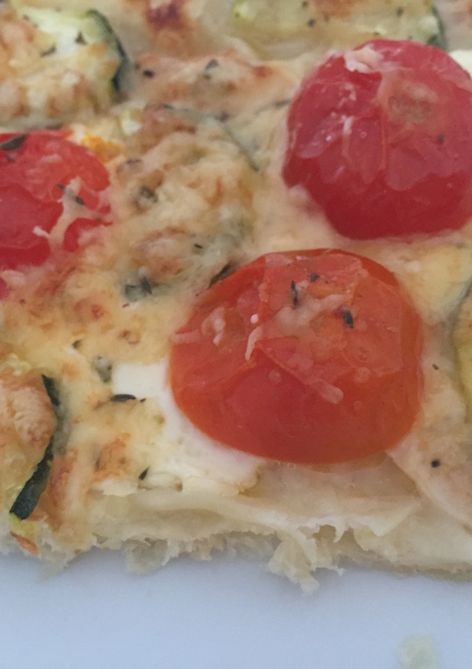 Una foto de Hojaldre de verduras y queso fresco