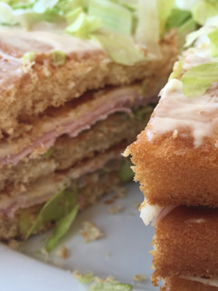 Una foto de Pastel frío de jamón y queso