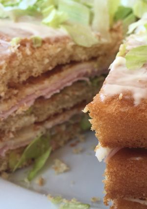 Una foto de Pastel frío de jamón y queso