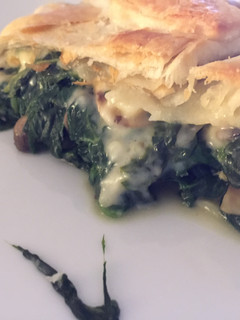 Una foto de Hojaldre de espinacas y champiñones con queso