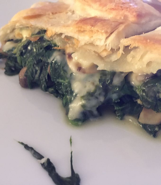 Foto principal de Hojaldre de espinacas y champiñones con queso