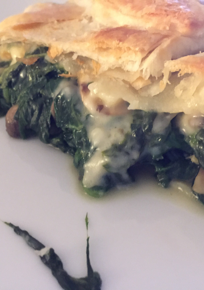 Una foto de Hojaldre de espinacas y champiñones con queso