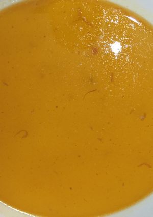 Una foto de Caldo de pollo y verdura
