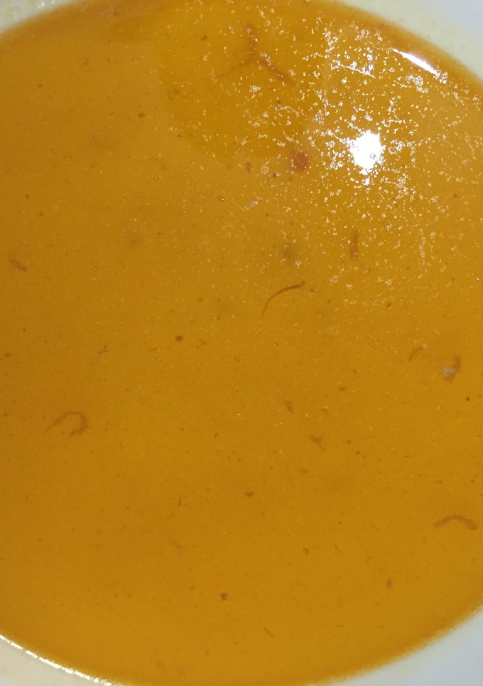 Una foto de Caldo de pollo y verdura