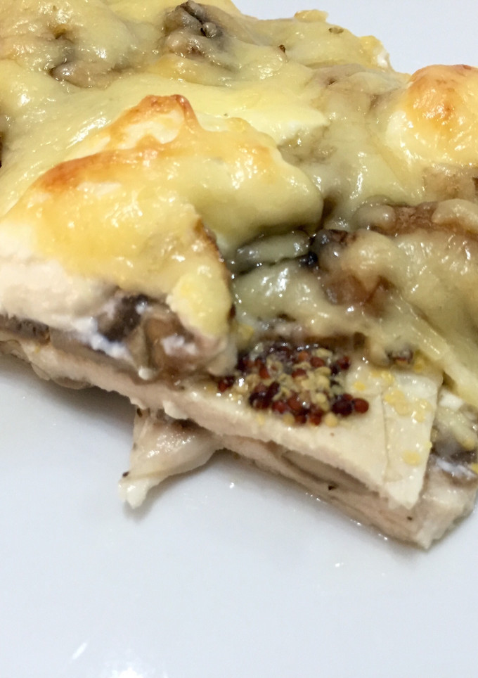 Una foto de Milhojas de pollo y champiñón 