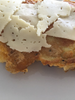 Una foto de Tortilla de chorizo con queso