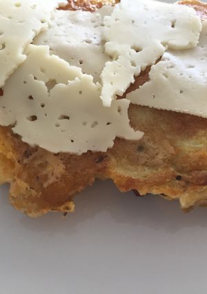 Una foto de Tortilla de chorizo con queso
