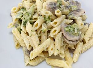 Foto principal de Macarrones con salsa de brócoli y champiñón 