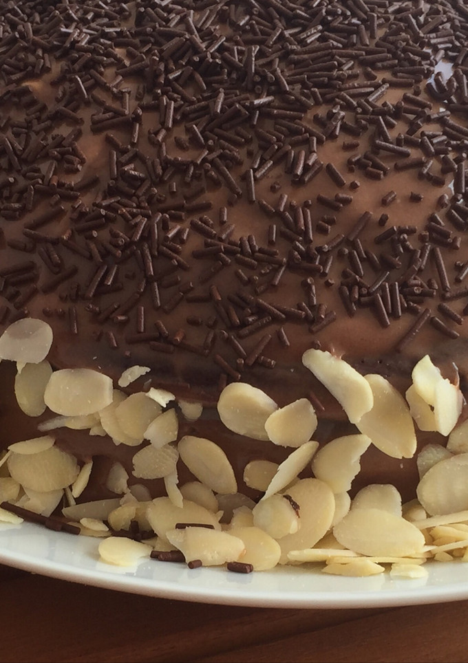 Una foto de Tarta de chocolate con frosting de nutella