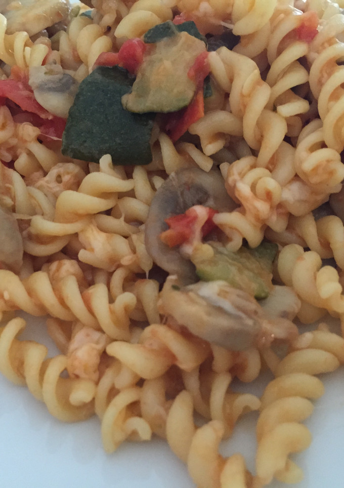 Una foto de Pasta con verduras y queso