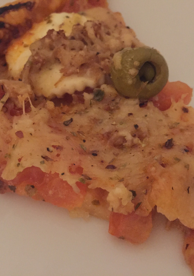 Una foto de Hojaldre de atún, tomate y queso fresco