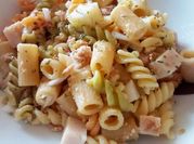Una foto de pasta integral macarrones